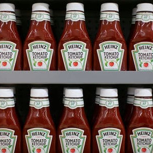 FILE PHOTO: Heinz tomato Ketchup is show on display during a preview of a new Walmart Super Center prior to its opening in Compton, California, U.S., January 10, 2017. REUTERS/Mike Blake/File Photo